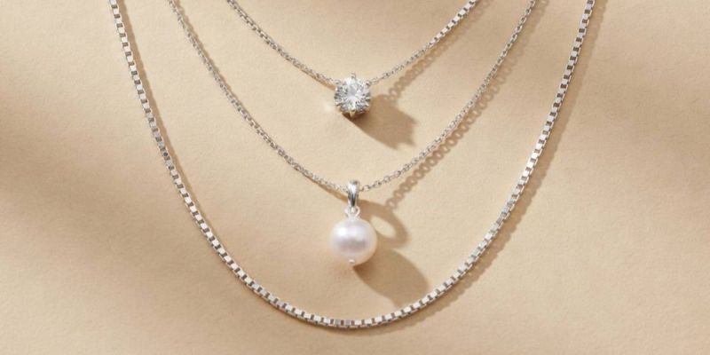 How to Choose a Necklace: Styles, Lengths and Gifting Guide