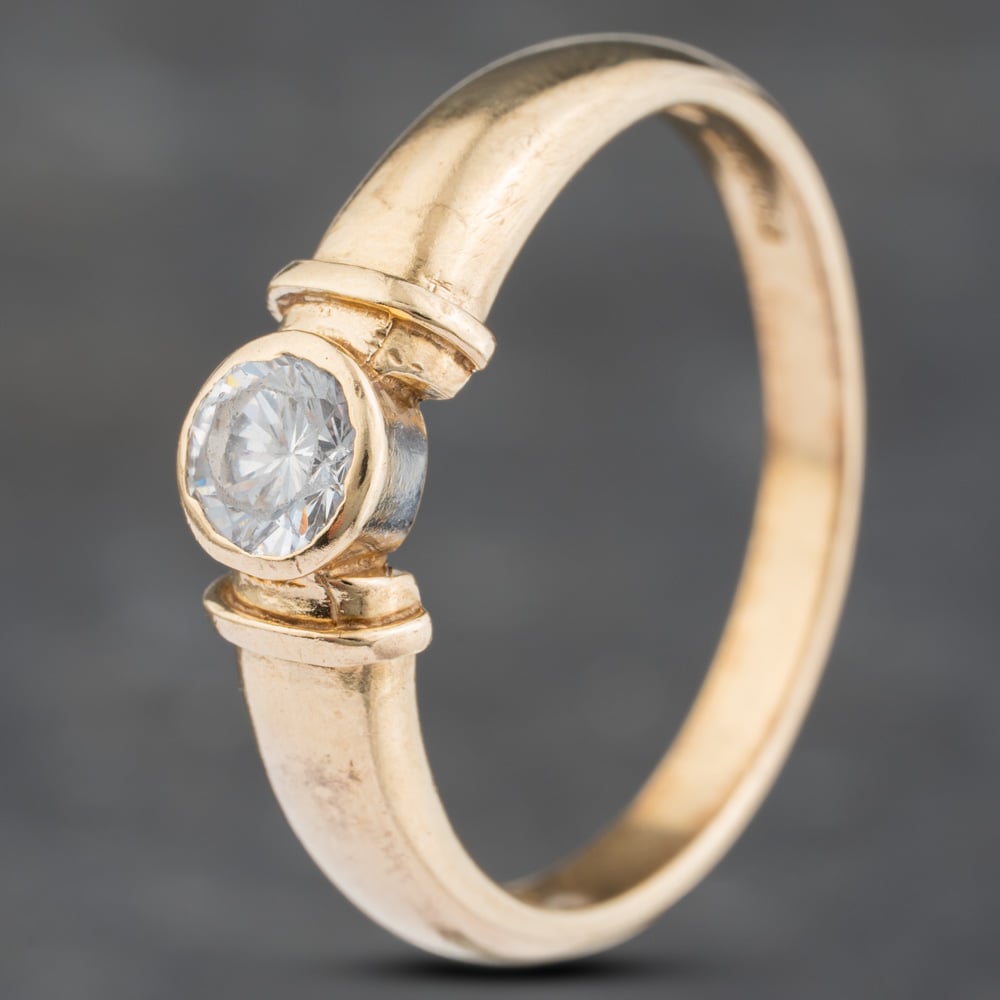 Second Hand 9ct Yellow Gold Cubic Zirconia Rubover Set Solitaire Ring 41103164