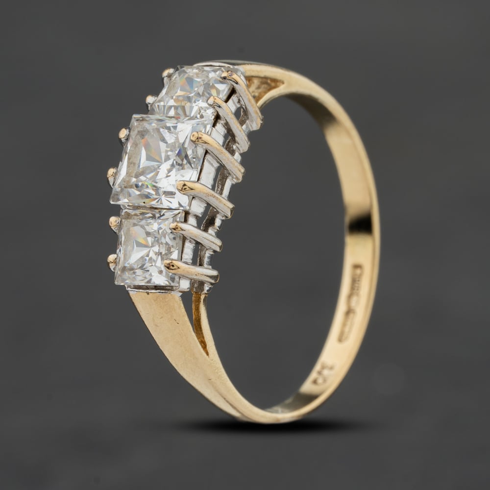 Second Hand 9ct Yellow Gold Cubic Zirconia Three Stone Ring 41104043