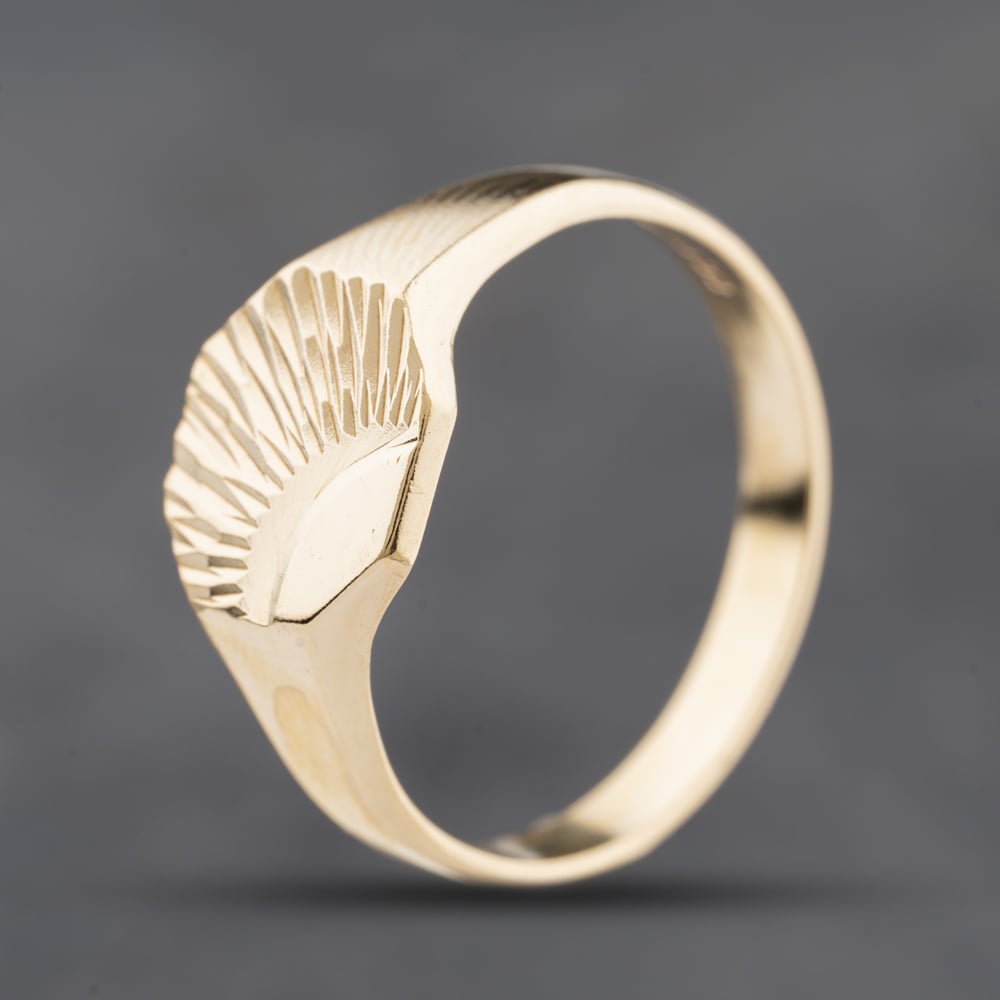 Second Hand 9ct Yellow Gold Patterned Signet Ring 41104178