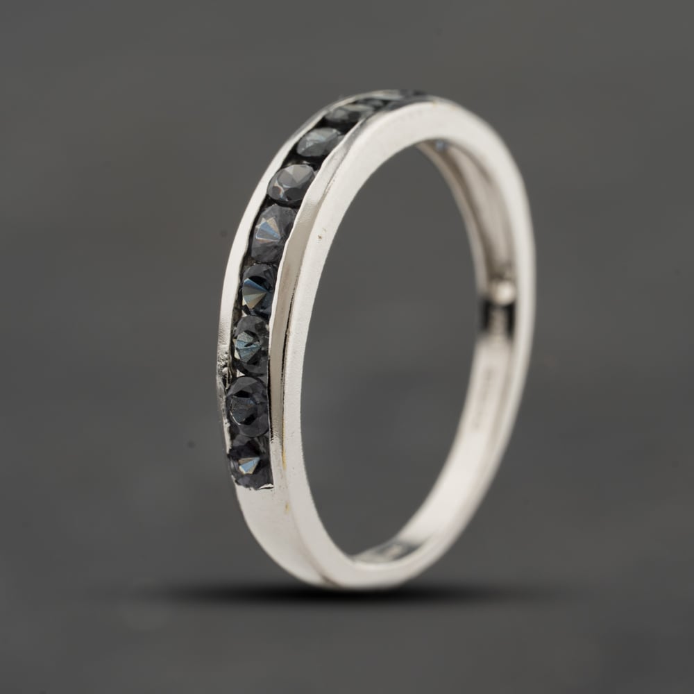 Second Hand 9ct White Gold Colour Changing Garnet Channel Set Half Eternity Ring 41104191