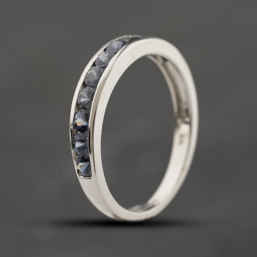 Second Hand 9ct White Gold Colour Changing Garnet Channel Set Half Eternity Ring 41104198