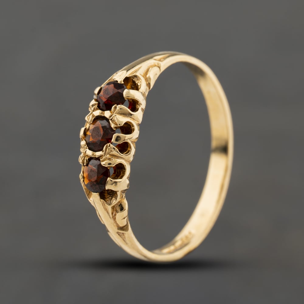 Second Hand 9ct Yellow Gold Garnet Three Stone Ring 41104421