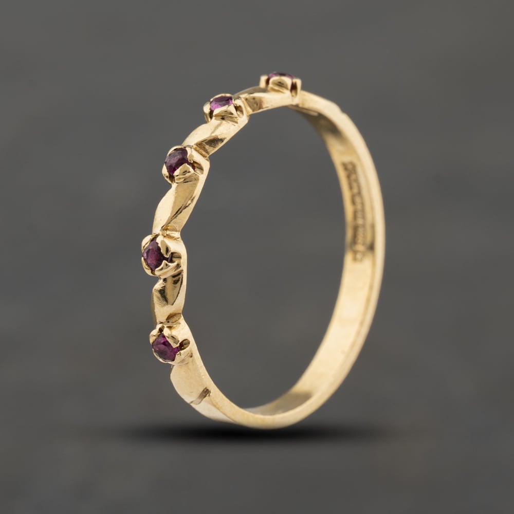 Second Hand 9ct Yellow Gold Ruby Five Stone Ring 41104423