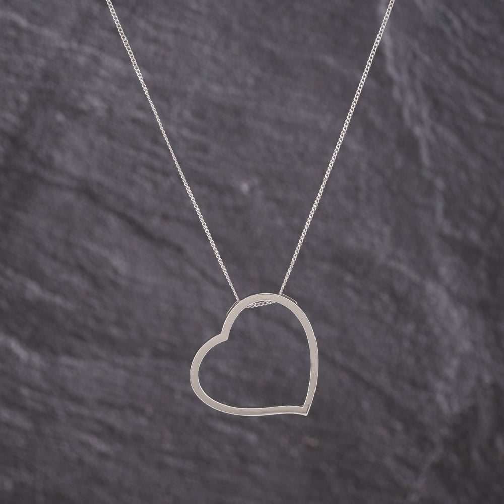 Second Hand 9ct White Gold Large Openwork Heart Slider Pendant & 18 Inch Curb Chain 41143260