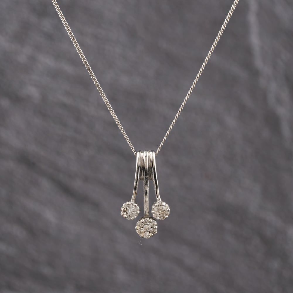 Second Hand 9ct White Gold 0.25ct Brilliant Cut Diamond Triple Cluster Gemstone Pendant & 19 Inch Curb Chain 41143265