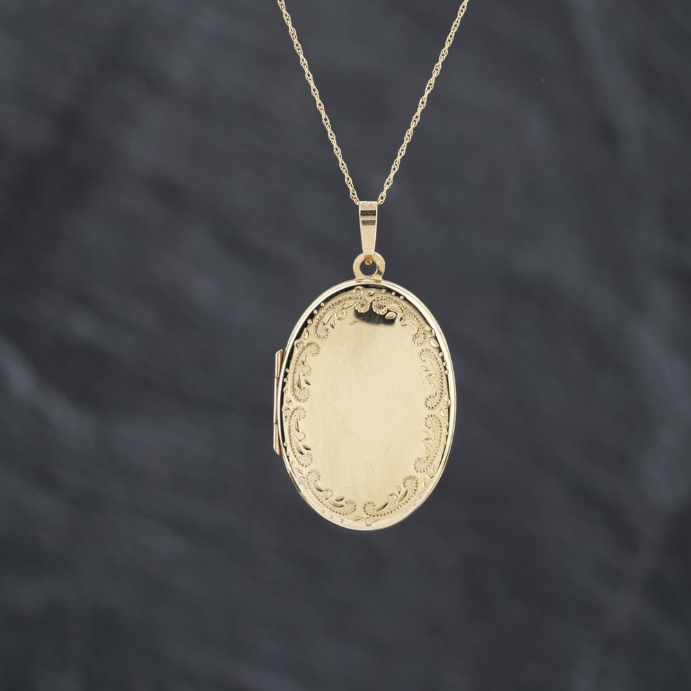 Second Hand 9ct Yellow Gold Oval Foliate Bordered Locket Pendant & 18 Inch Prince Of Wales Chain 41143390
