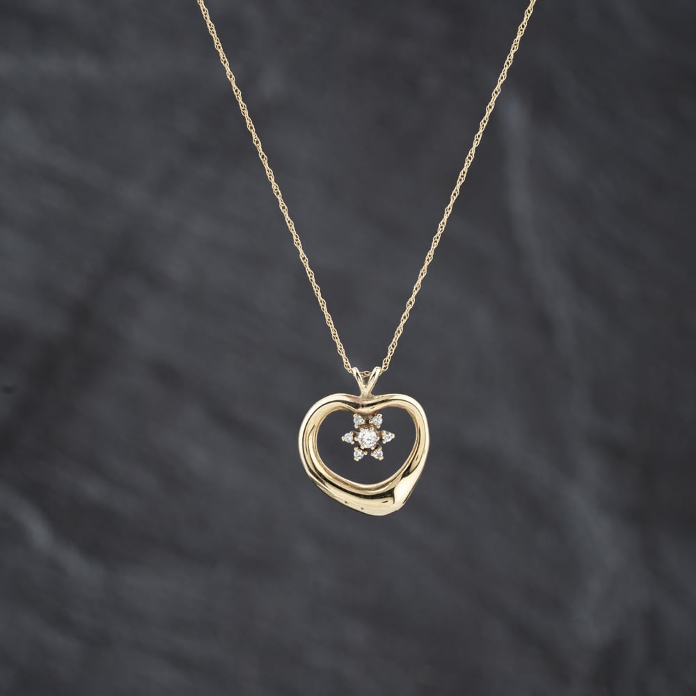 Second Hand 9ct Yellow Gold Diamond Open Heart With Flower Cluster Pendant & 18 Inch Prince Of Wales Chain 41143404