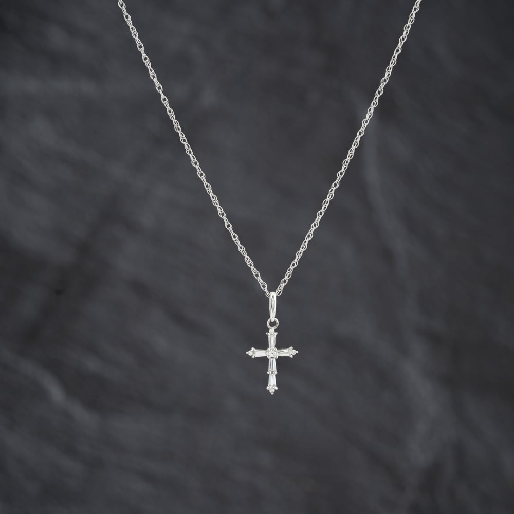 Second Hand 9ct White Gold Cubic Zirconia Small Cross Pendant & 18 Inch Prince Of Wales Chain 41143412