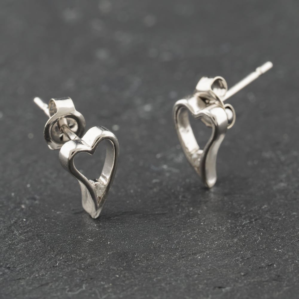 Second Hand White Gold Diamond Heart Stud Earrings 41174174