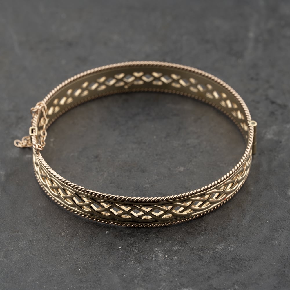 Second Hand 9ct Yellow Gold Celtic Pattern Hinged Bangle 41211416