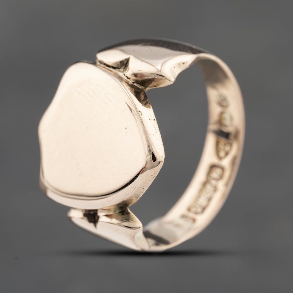 Second Hand Antique 9ct Yellow Gold Shield Shaped Signet Ring 41342213
