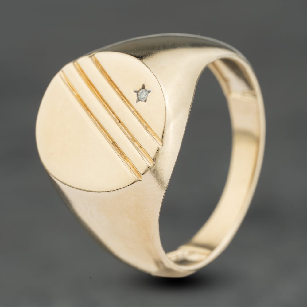 Second Hand 9ct Yellow Gold Half Engraved Oval Signet Ring 41342304