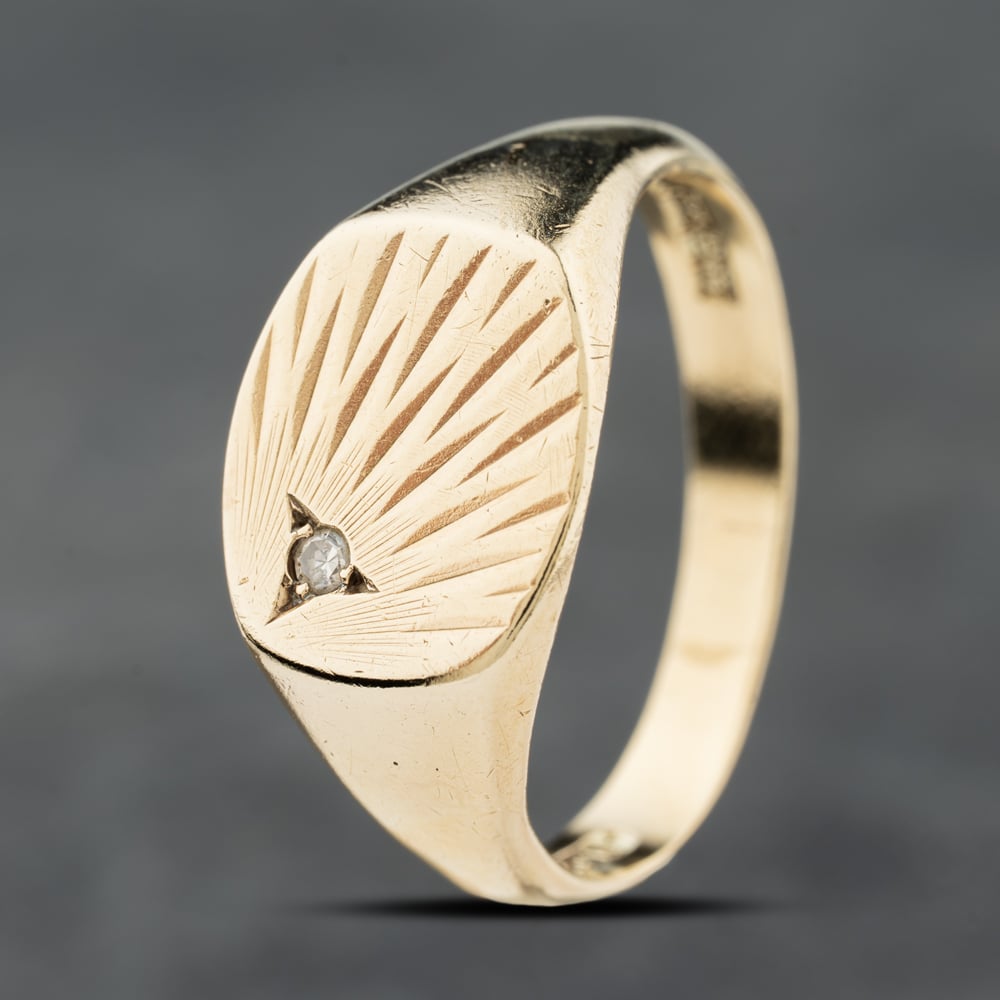 Second Hand 9ct Yellow Gold Diamond Set Patterned Signet Ring 41342336