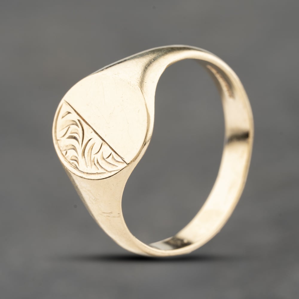 Second Hand 9ct Yellow Gold Oval Half Engraved Signet Ring 41342361