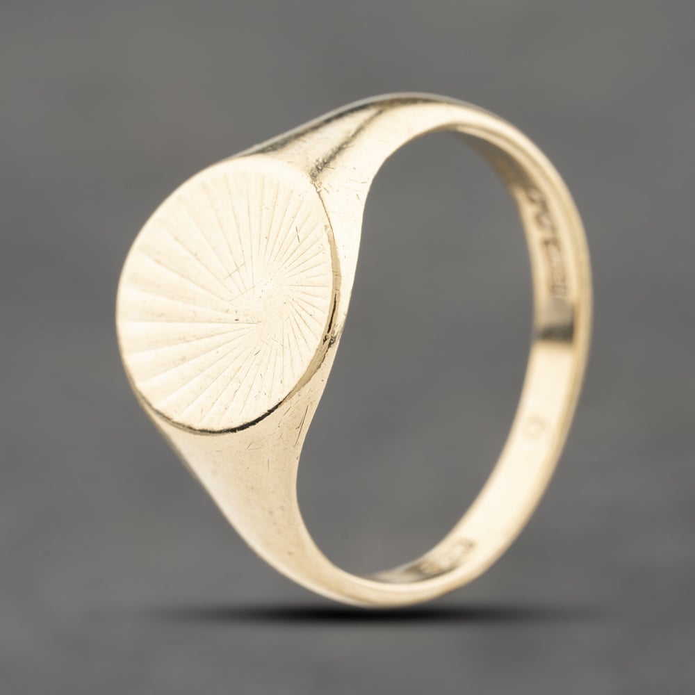 Second Hand 9ct Yellow Gold Oval Signet Ring 41342364
