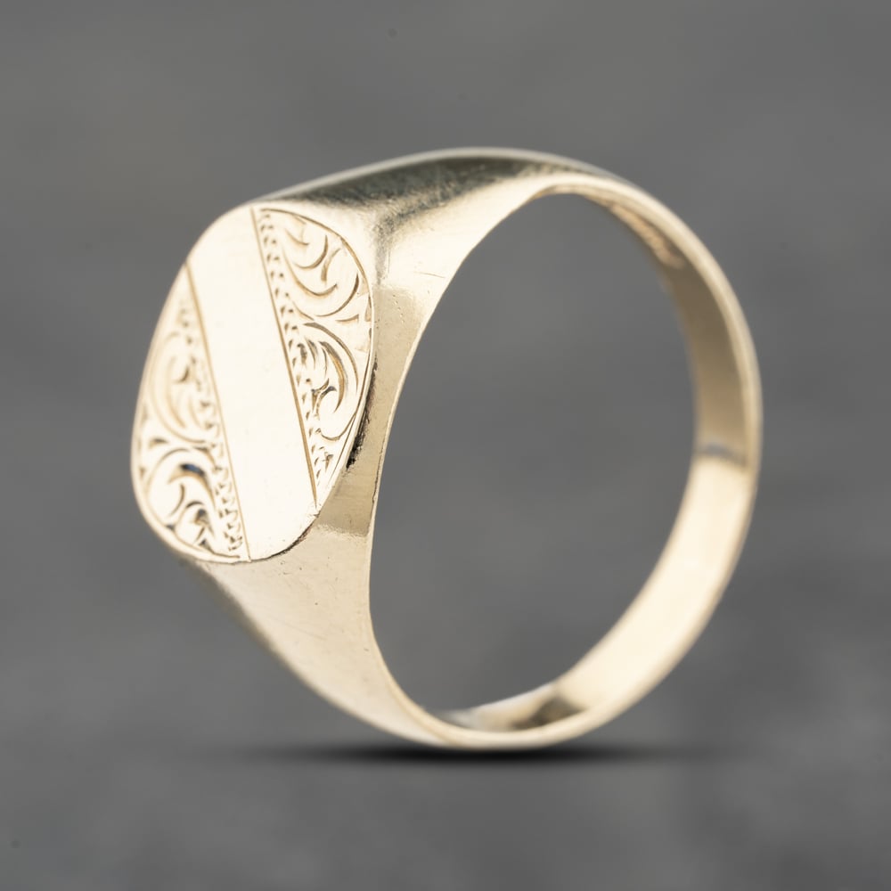 Second Hand 9ct Yellow Gold Cushion Part Engraved Signet Ring 41342369