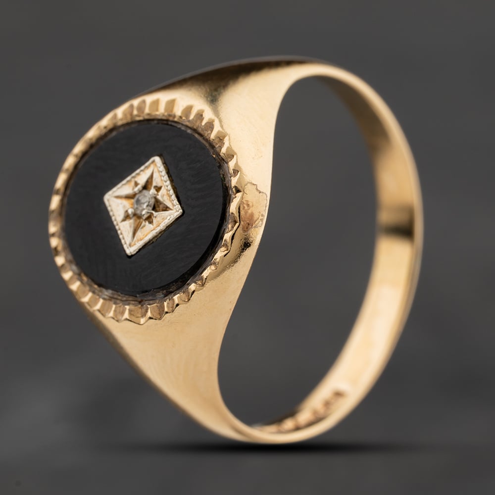 Second Hand 9ct Yellow Gold Onyx & Diamond Oval Signet Ring 41342426