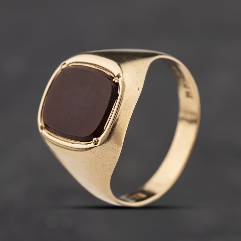 Second Hand 9ct Yellow Gold Carnelian Cushion Signet Ring 41342436