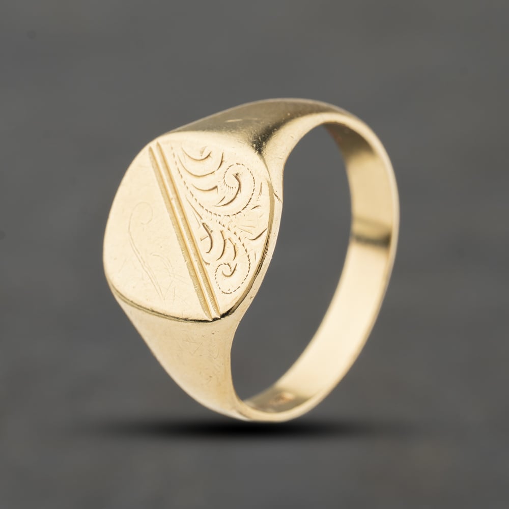 Second Hand 9ct Yellow Gold Cushion Shape Half Engraved Signet Ring 41342489