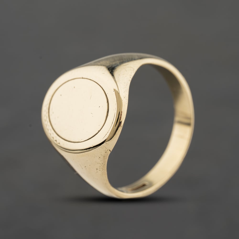 Second Hand 9ct Yellow Gold Oval Signet Ring 41342500