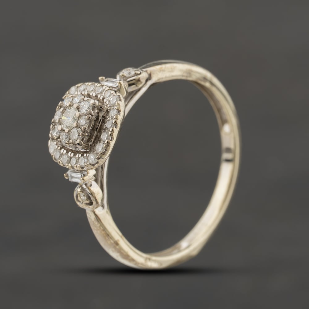 Second Hand 9ct White Gold 0.27ct Brilliant Cut Diamond Cluster Ring 41382910