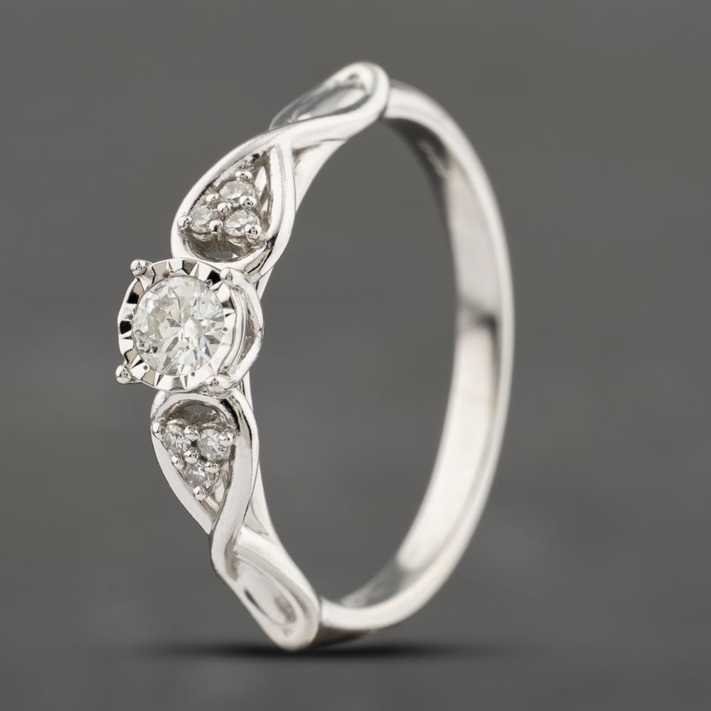 Second Hand 9ct White Gold 0.25ct Brilliant Cut Diamond Shoulder Set Solitaire Ring 41383127