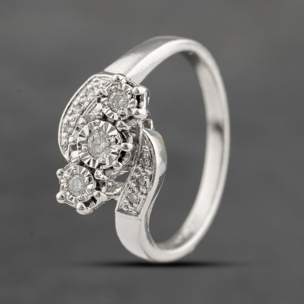 Second Hand 9ct White Gold 0.15ct Brilliant Cut Diamond Twist Three Stone Ring 41383648