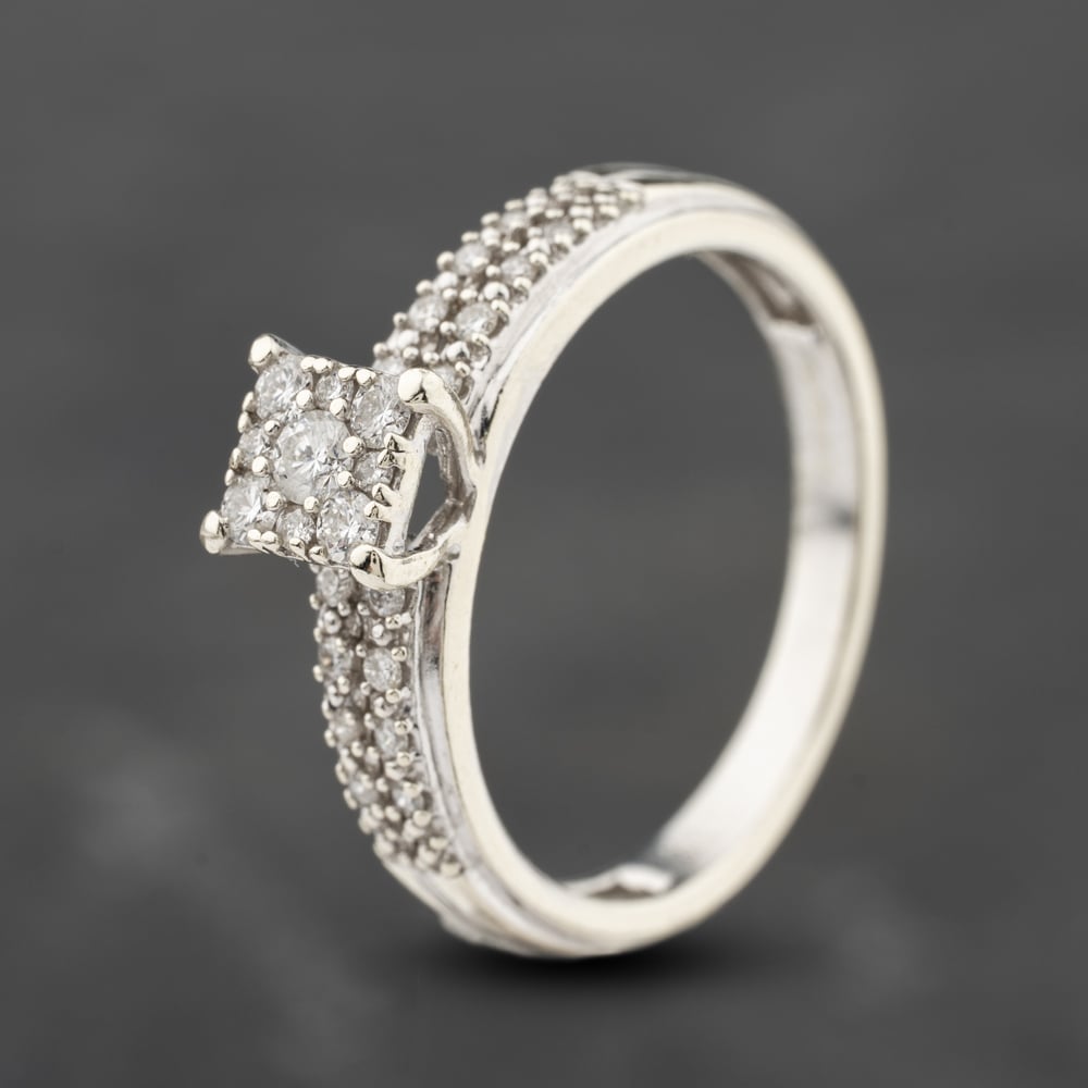 Second Hand 9ct White Gold 0.25ct Brilliant Cut Diamond Cluster Ring 41383886