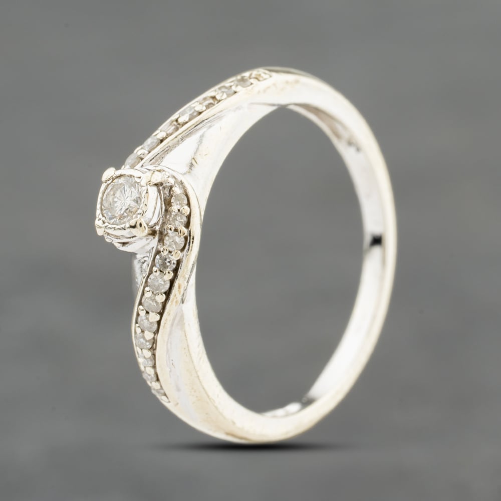 Second Hand 9ct White Gold 0.17ct Brilliant Cut Diamond Twist Shoulder Set Solitaire Ring 41384089