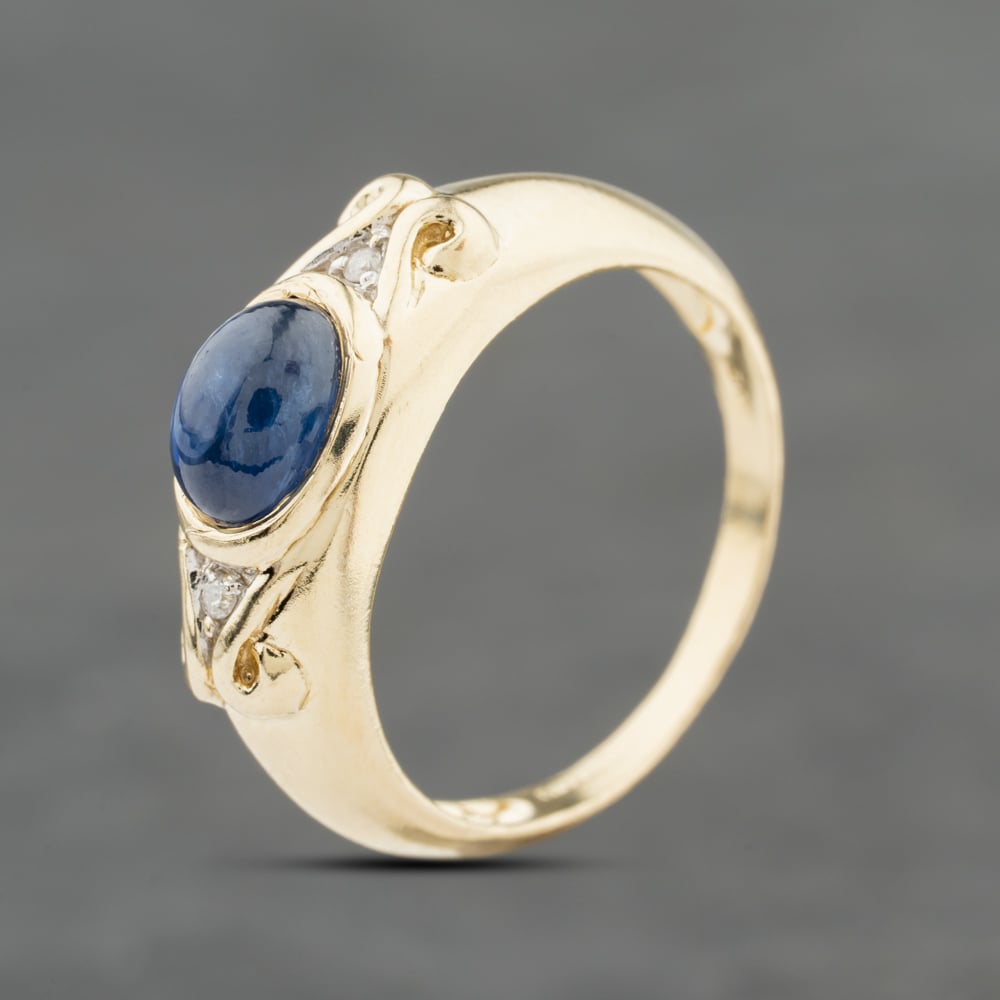 Second Hand 9ct Yellow Gold Sapphire & 0.01ct Brilliant Cut Diamond Oval Cluster Ring 41384116