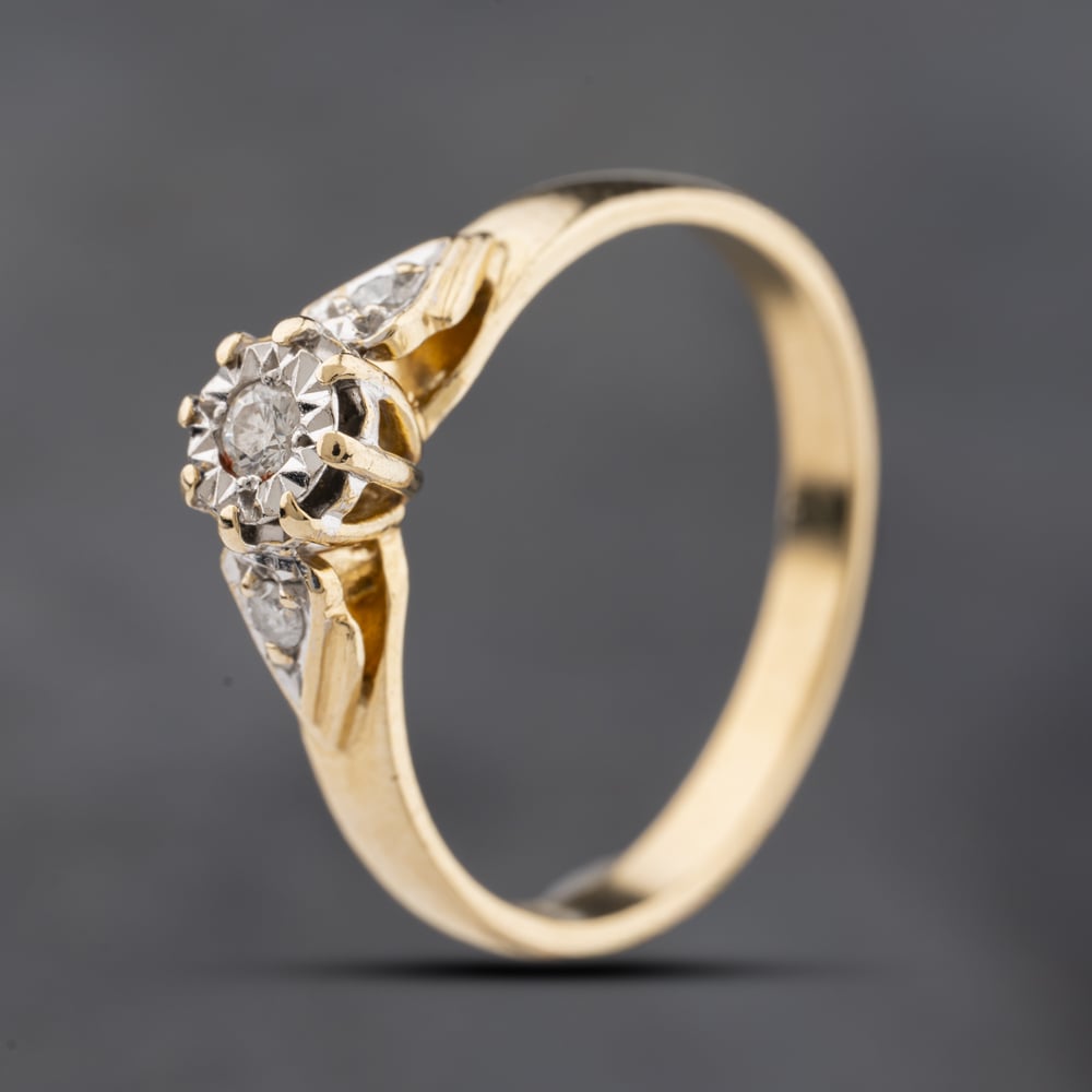 Second Hand 9ct Yellow Gold 0.10ct Diamond Shoulder Set Solitaire Ring 41384257
