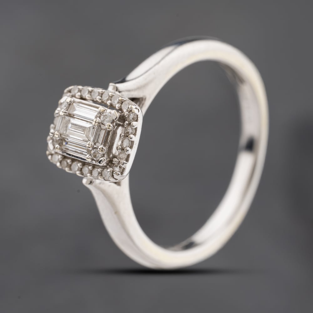 Second Hand 9ct White Gold 0.25ct Diamond Oblong Dress Ring 41384260