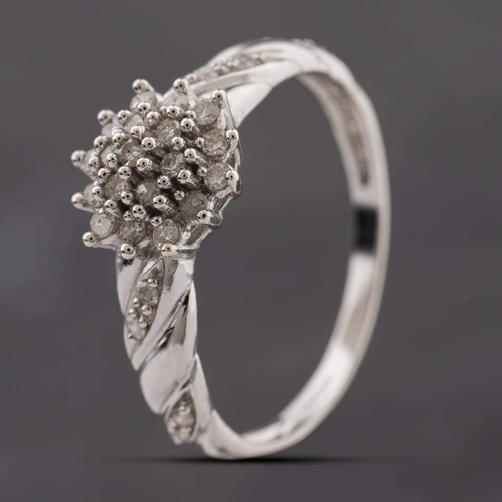 Second Hand 9ct White Gold 0.25ct Diamond Flower Cluster Ring 41384332