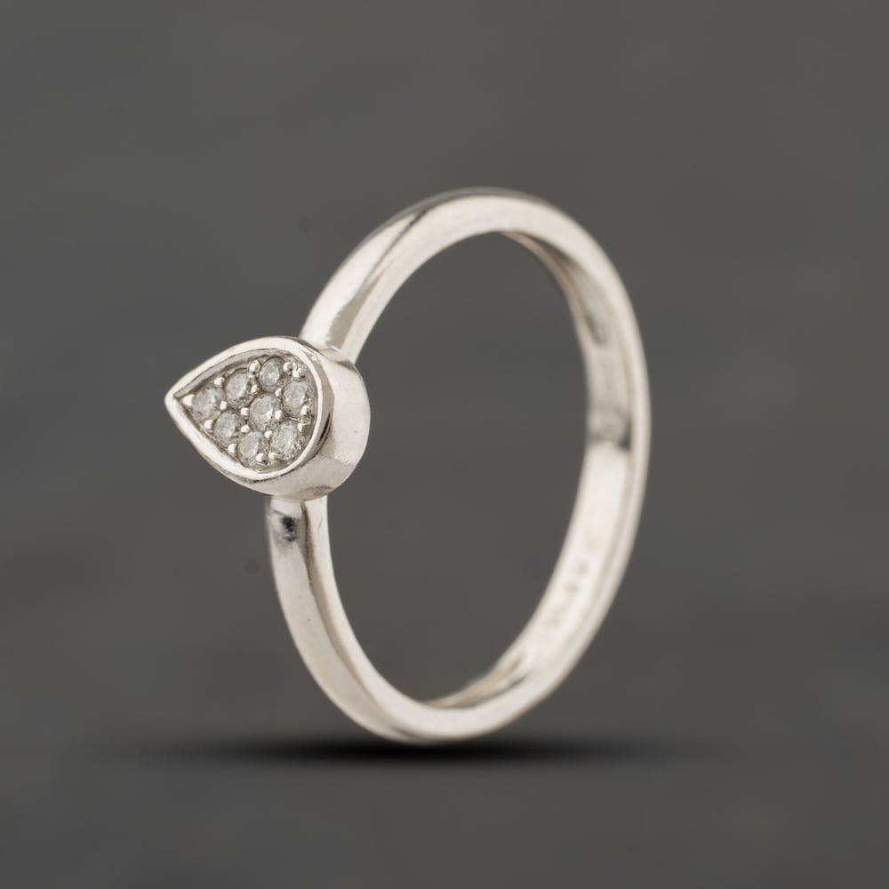 Second Hand 9ct White Gold 0.10ct Brilliant Cut Diamond Pear Shaped Cluster Ring 41384473
