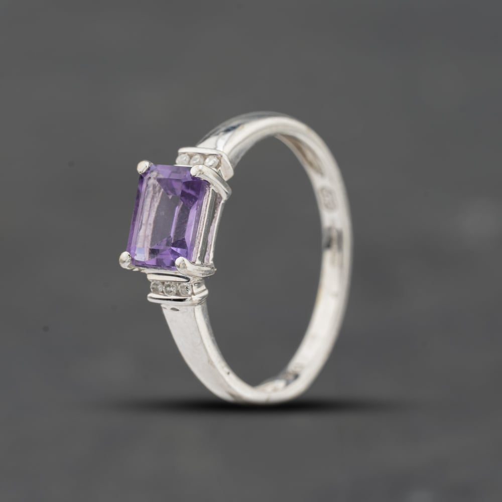 Second Hand 9ct White Gold Diamond & Amethyst Oblong Dress Ring 41384809