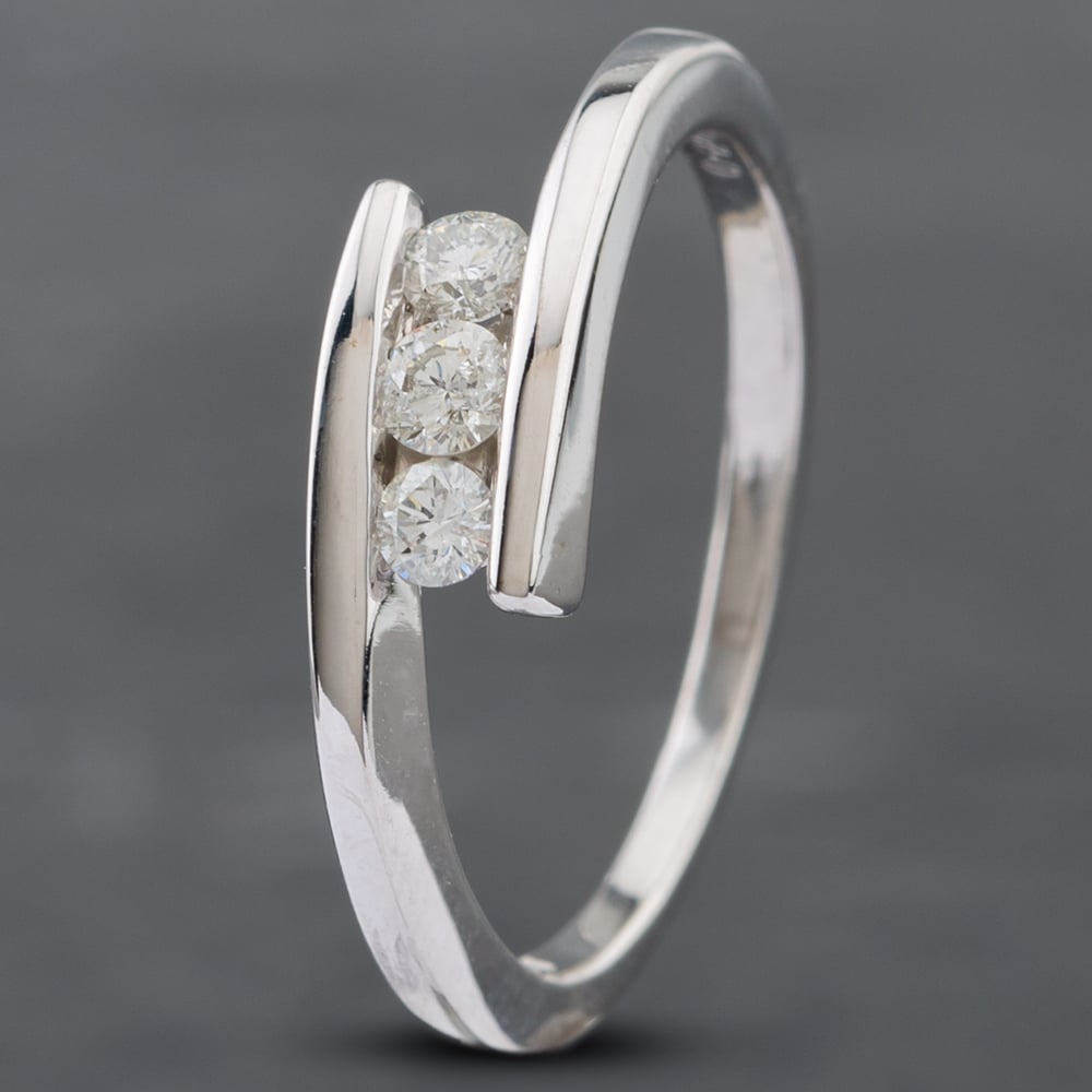 Second Hand 18ct White Gold 0.25ct Brilliant Cut Diamond Crossover Three Stone Ring 41481535