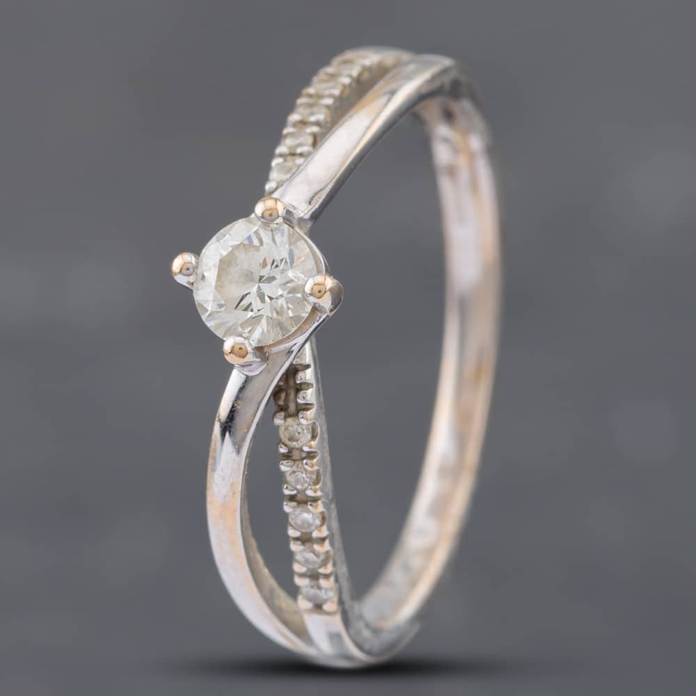 Second Hand 9ct White Gold Brilliant Cut Diamond Crossover Shoulders Solitaire Ring 41481585