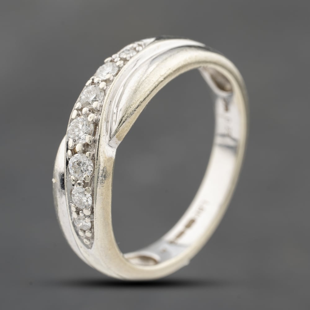 Second Hand 9ct White Gold 0.25ct Brilliant Cut Diamond Crossover Half Eternity Ring 41482411