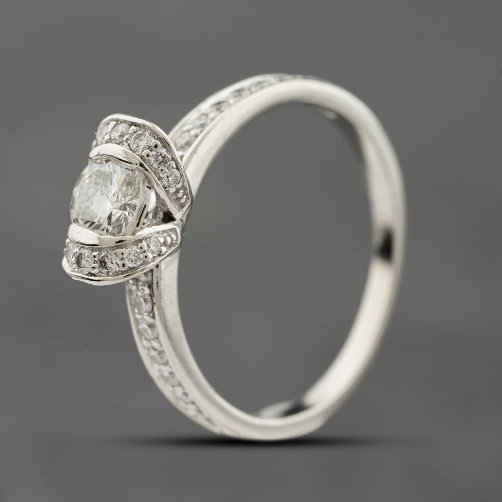 Second Hand Platinum 0.80ct Brilliant Cut Diamond Shoulder Set Solitaire Ring 41482642