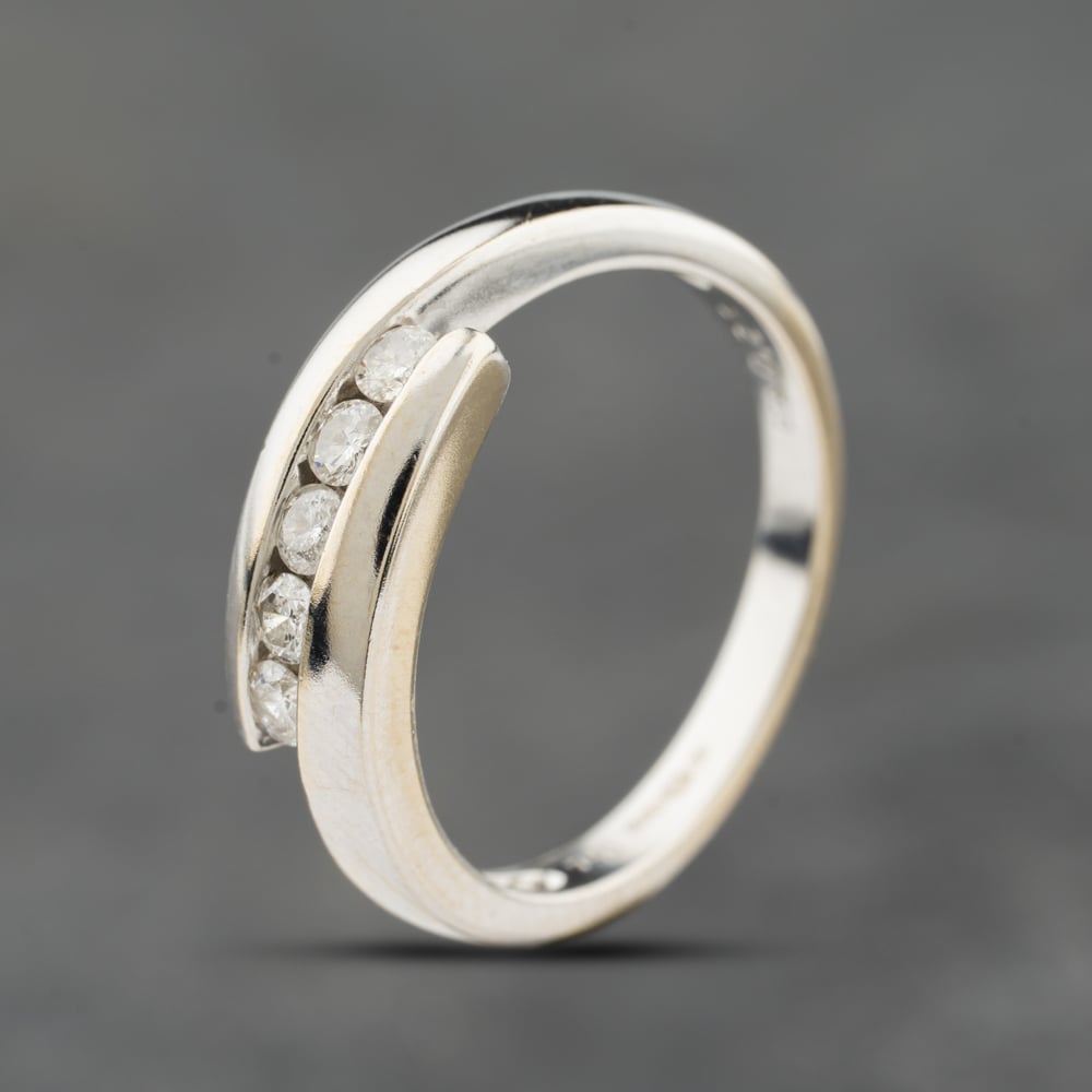 Second Hand 18ct White Gold 0.25ct Brilliant Cut Diamond Tension Set Crossover Five Stone Ring 41482661
