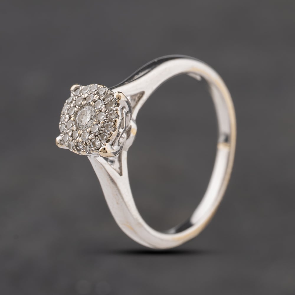 Second Hand 18ct White Gold 0.25ct Brilliant Cut Diamond Cluster Ring 41482723
