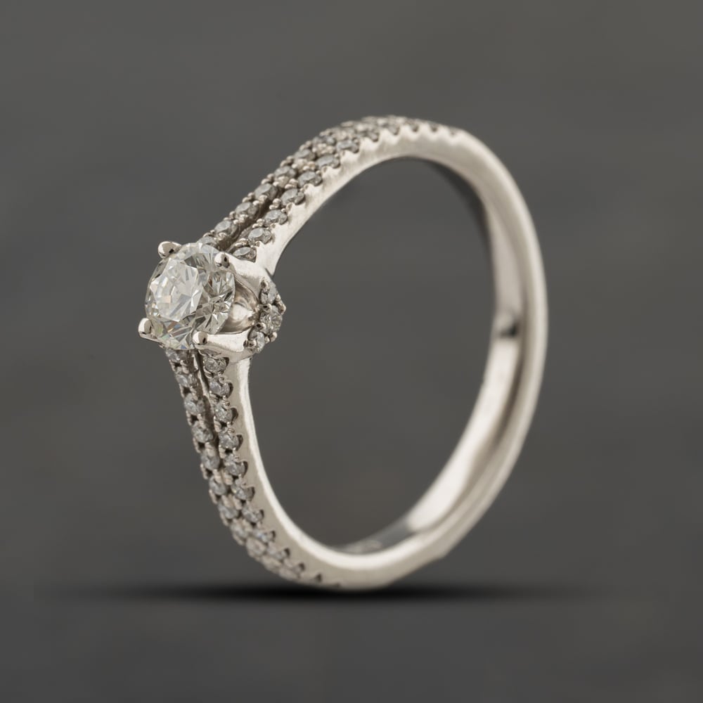 Second Hand 18ct White Gold 0.65ct Brilliant Cut Diamond Shoulder Set Solitaire Ring 41482781