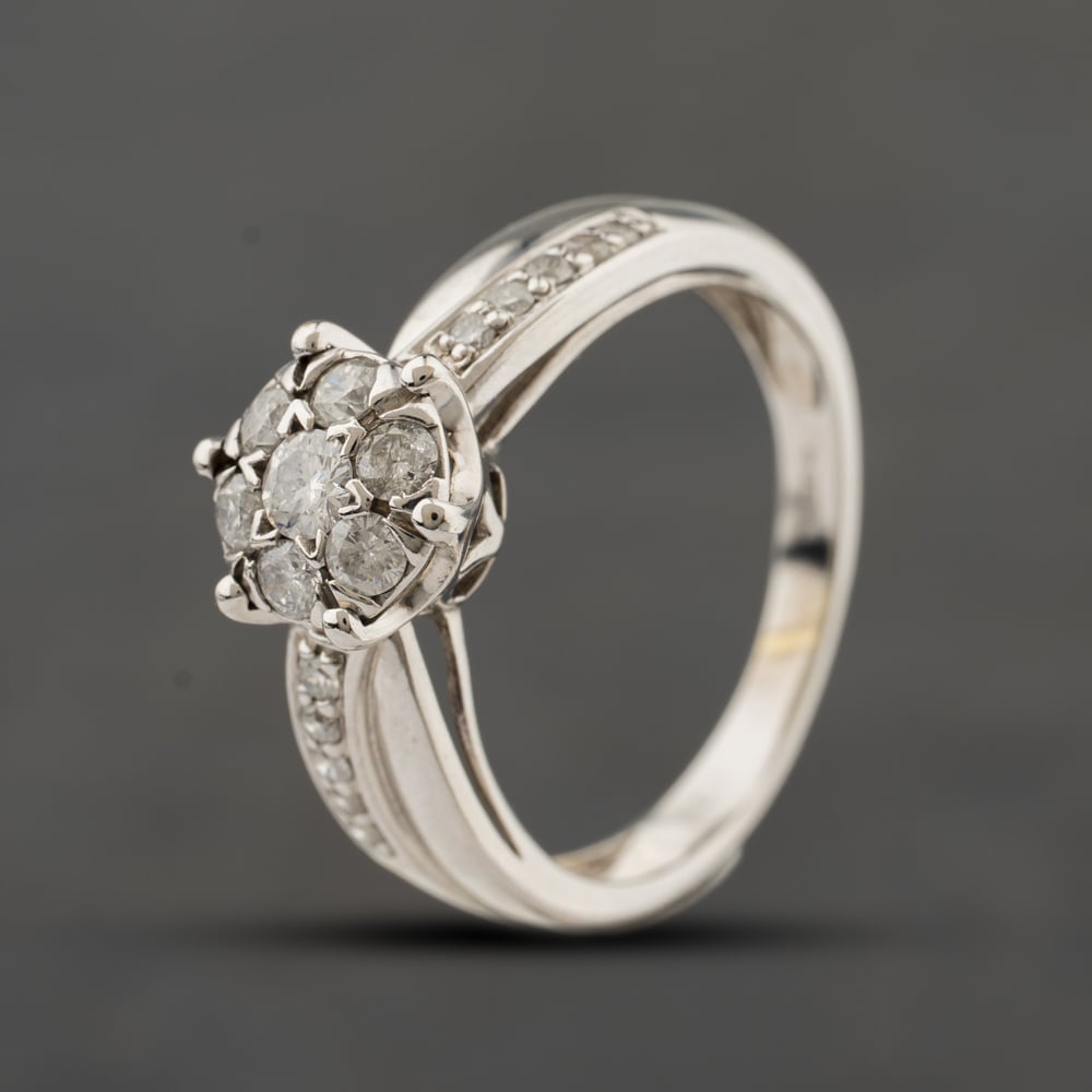 Second Hand 9ct White Gold Brilliant Cut Diamond Flower Cluster Ring 41482790