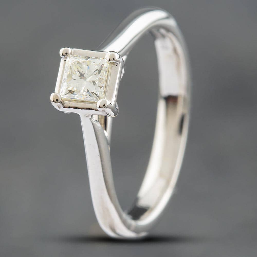 Second Hand 18ct White Gold 0.25ct Princess Cut Diamond Solitaire Ring 41482625