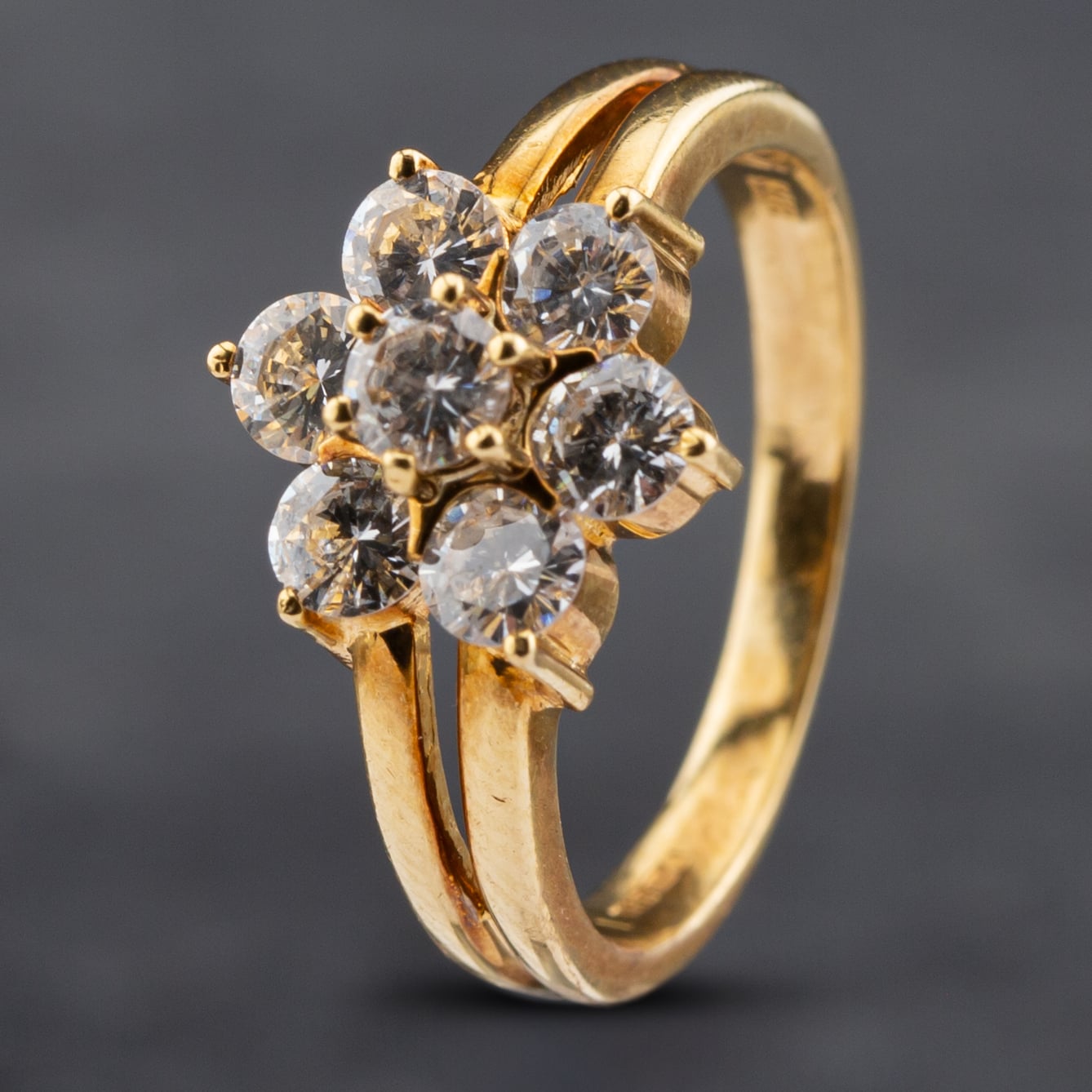 Second Hand 18ct Yellow Gold 1.04ct Brilliant Cut Diamond Seven Stone Cluster Ring 43121191