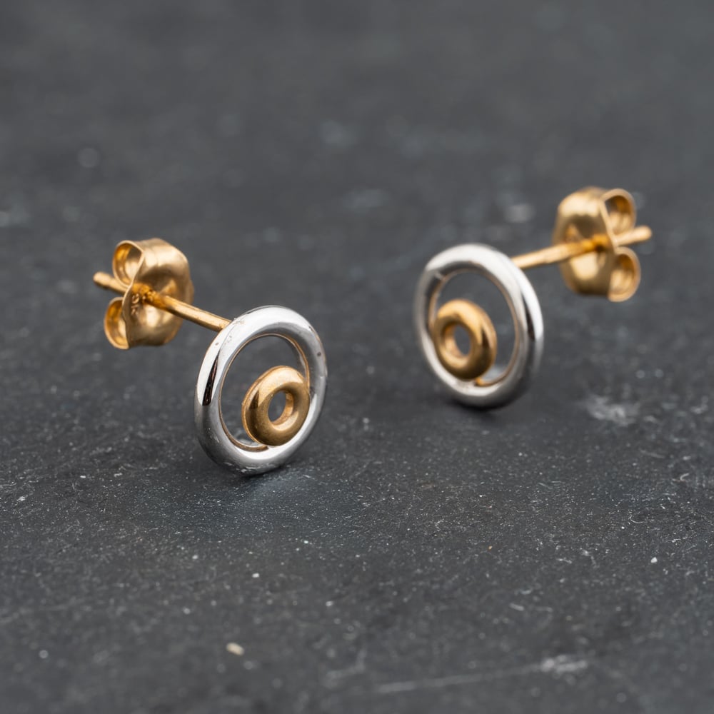 Second Hand 9ct Two Colour Gold 7.5mm Stud Earrings 43171443