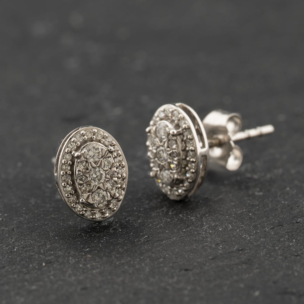 Second Hand 9ct White Gold 0.25ct Brilliant Cut Diamond Oval Cluster 9mm Stud Earrings 43171482