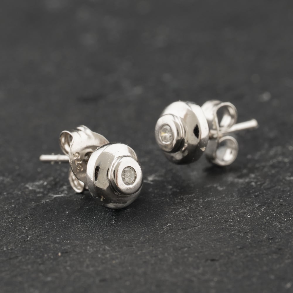 Second Hand 9ct White Gold 0.02ct Brilliant Cut Diamond Stud Earrings 43171485