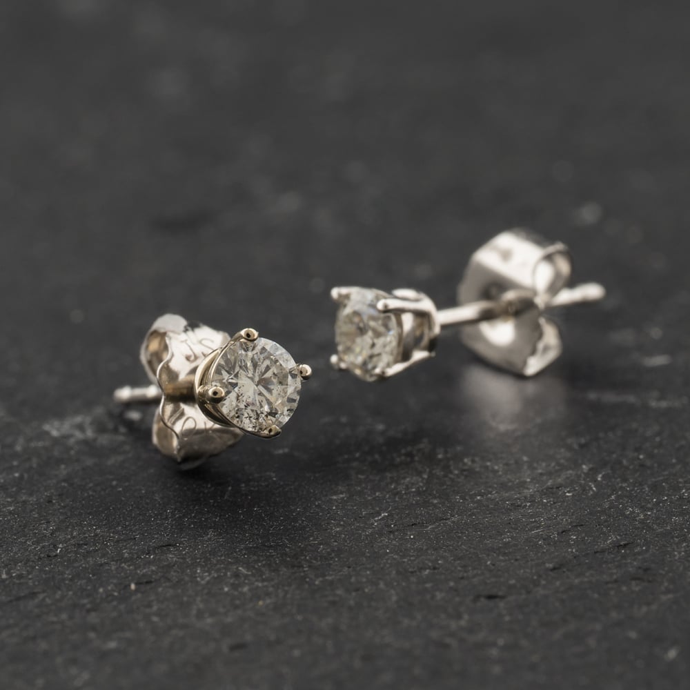 Second Hand 9ct White Gold 0.33ct Brilliant Cut Diamond Stud Earrings 43171486